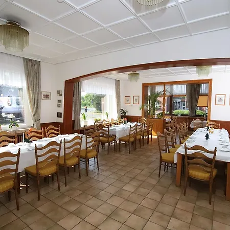 12 Baeume מלון *