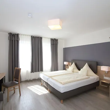 12 Baeume מלון Werne