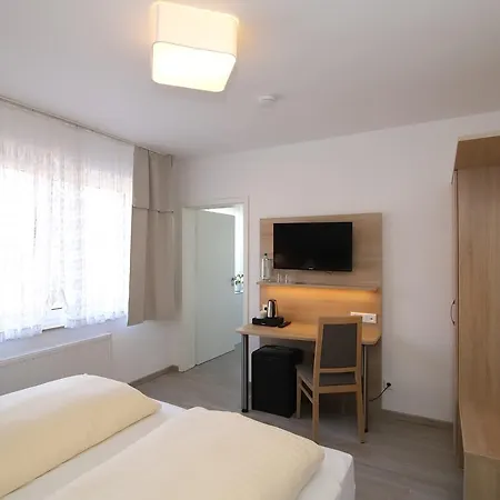 12 Baeume מלון *